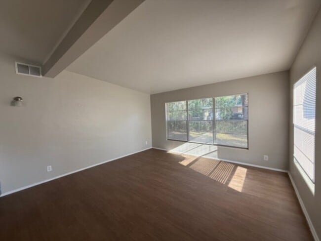 Building Photo - 3 Bedroom with Garage, Screen Porch, Central AC-Lake Mary Schools!