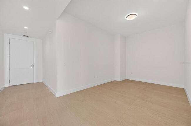 Building Photo - 301 1st St S