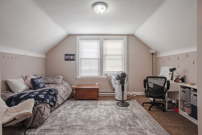 Building Photo - Updated XU Student Rental House