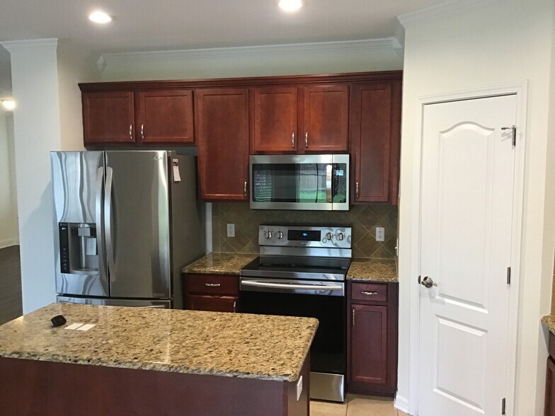 Building Photo - 12646 Evington Point Dr