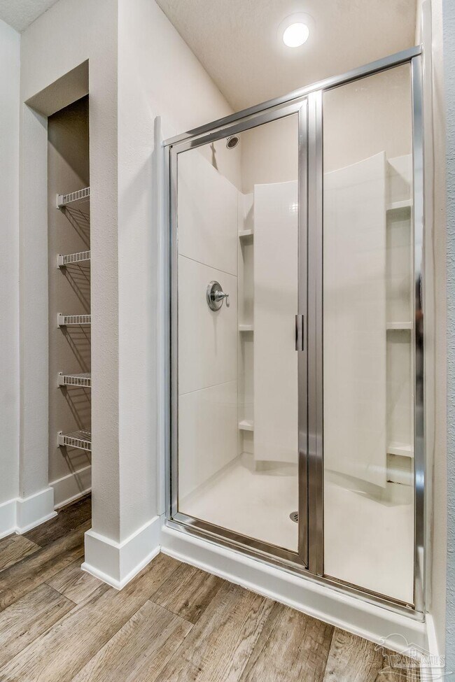 Building Photo - 1528 Farragut Way