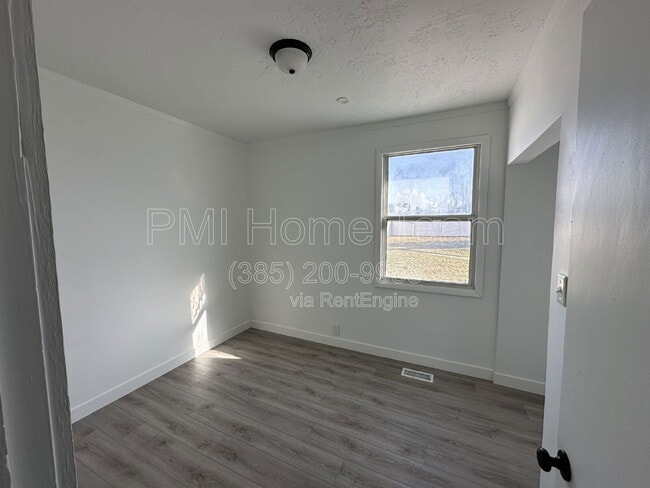 Building Photo - 1122 N 1500 W