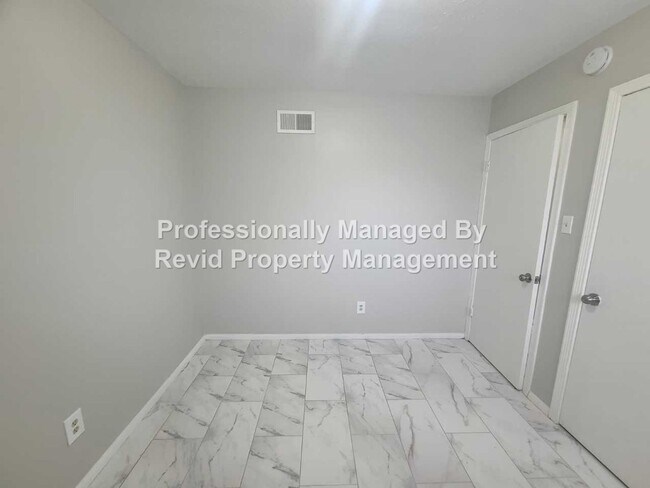 Building Photo - FIRST MONTH FREE!!! Newly Renovated 3 Bedroom Home!