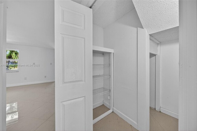 Building Photo - 301 Bonaventure Blvd