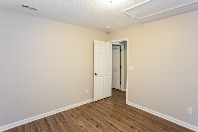 Building Photo - 6812 Blake Brook Dr