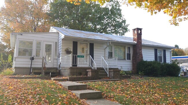 Building Photo - 209 Maple Ct