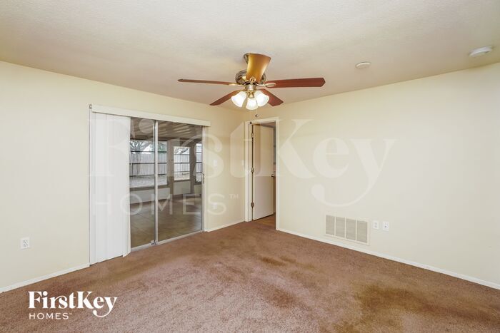Building Photo - 10134 Oleander Dr
