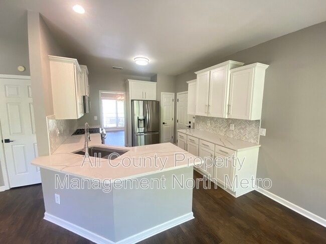 Building Photo - 3736 High Gables W
