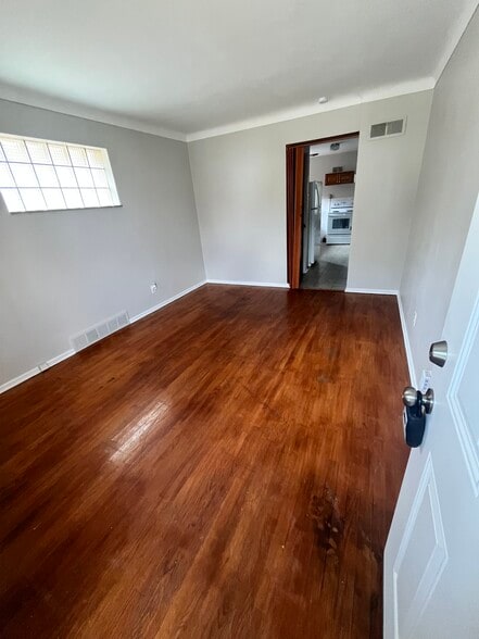 Building Photo - 1309 Wachtel Ave