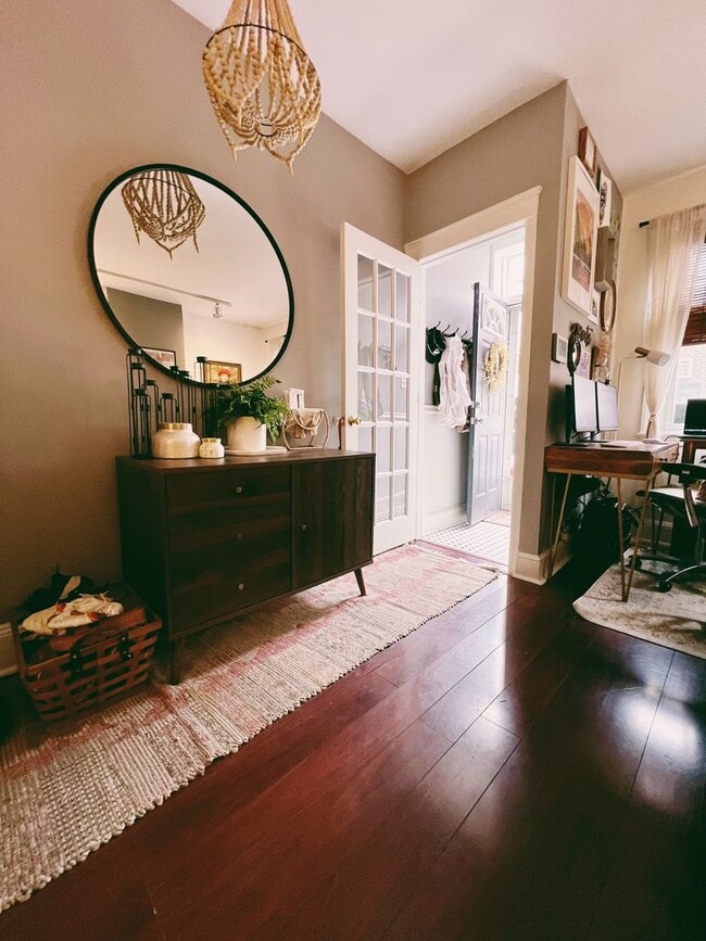 Building Photo - Gorgeous 2-Bed Townhome in Pennsport! Available on NOW!