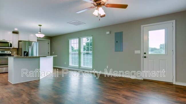 Building Photo - 2 Fernwood Dr