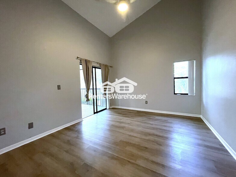 Building Photo - 300 S Florida Ave