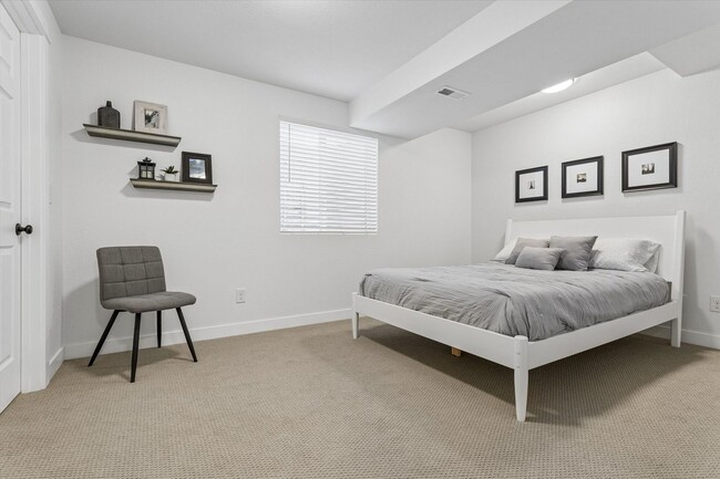 Building Photo - Low-Maintenance Upgraded 3-Bedroom Home Near Downtown Loveland