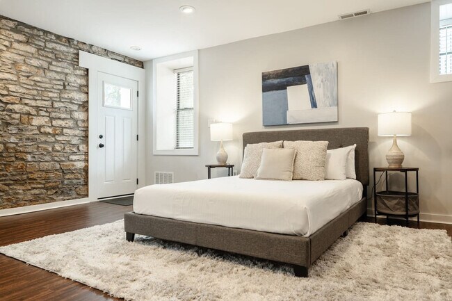 Building Photo - 1354 Broadway