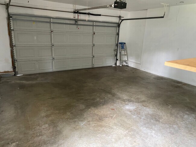 Building Photo - Wolfsnare Acres