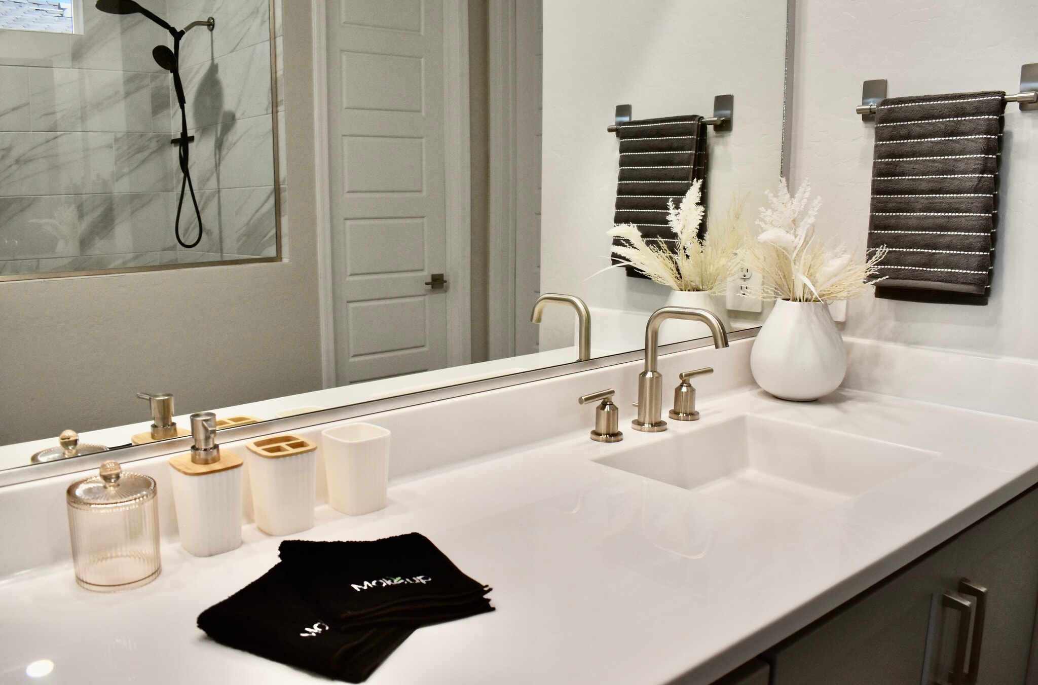 Building Photo - 5128 E Coolbrook Ave