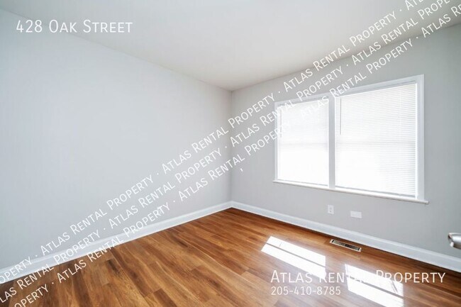Building Photo - 428 Oak St