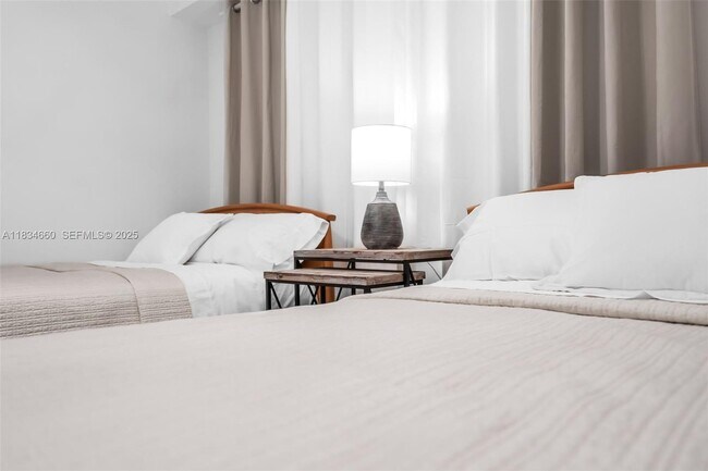 Building Photo - 18100 N Bay Rd