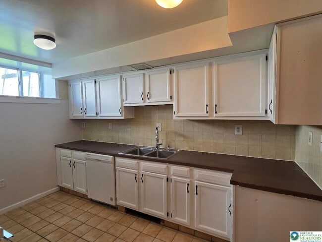 Building Photo - 312 S 17th St