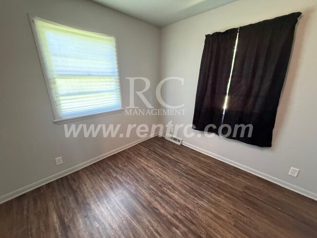 Building Photo - 312 Holmes-