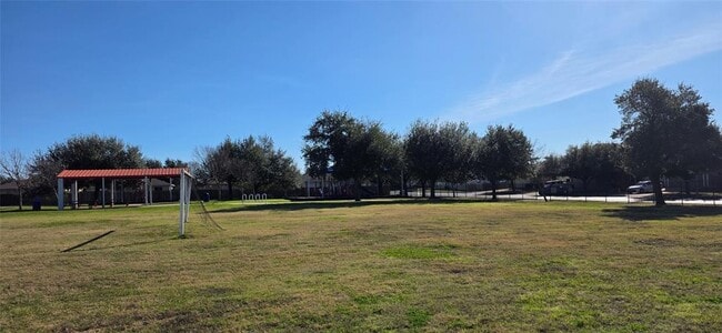 Building Photo - 204 Quail Hollow Dr