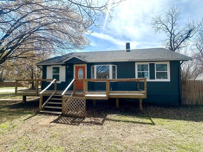 Building Photo - Spacious 4 Bed Home Near Bass Pro with Detached Garage & Fenced Yard