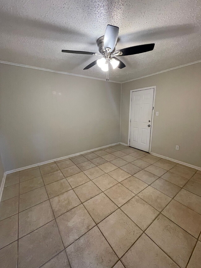 Building Photo - Stunning 3-Bed, 2-Bath Retreat in Lubbock ...