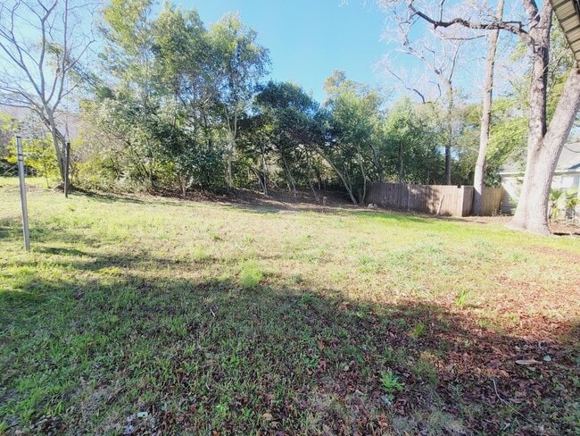 Building Photo - 1307 Elberta Dr