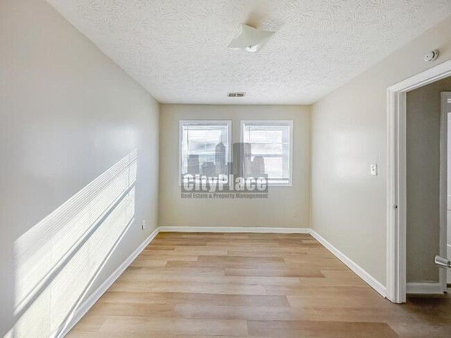 Building Photo - 2121 N Catherwood Ave
