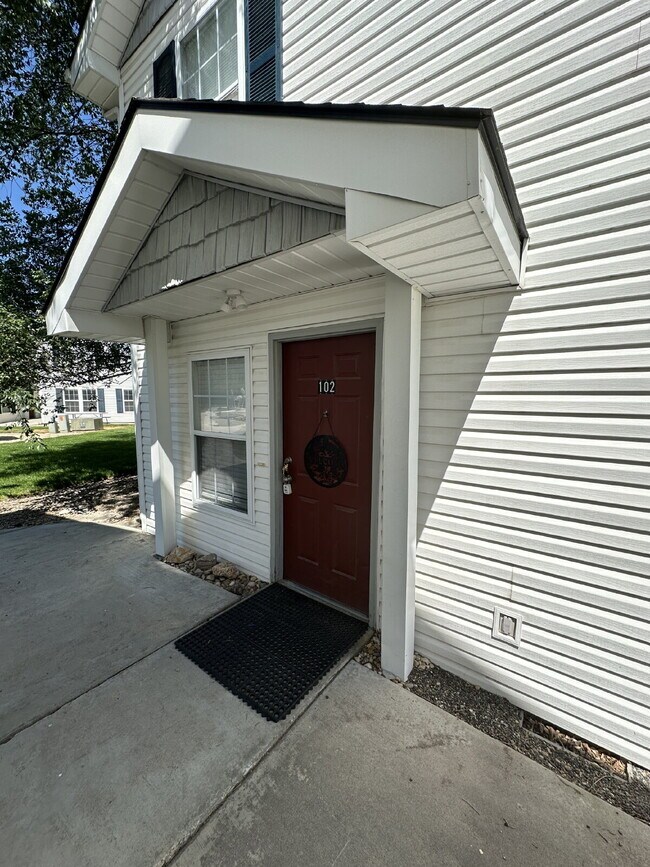 Building Photo - 114 Davis Ave