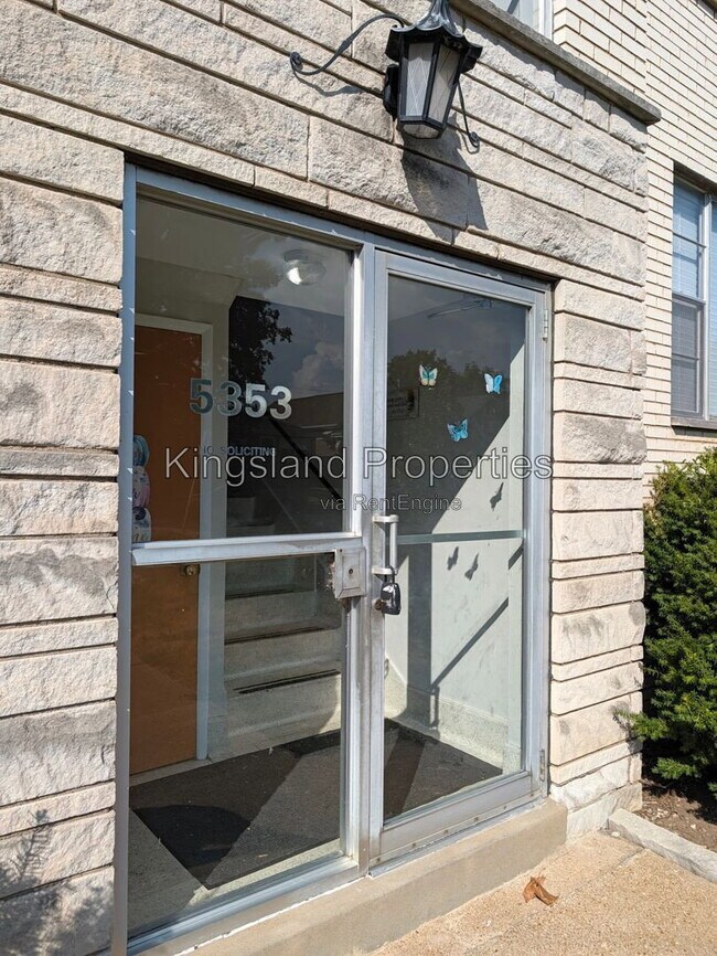 Building Photo - 5353 Walsh St