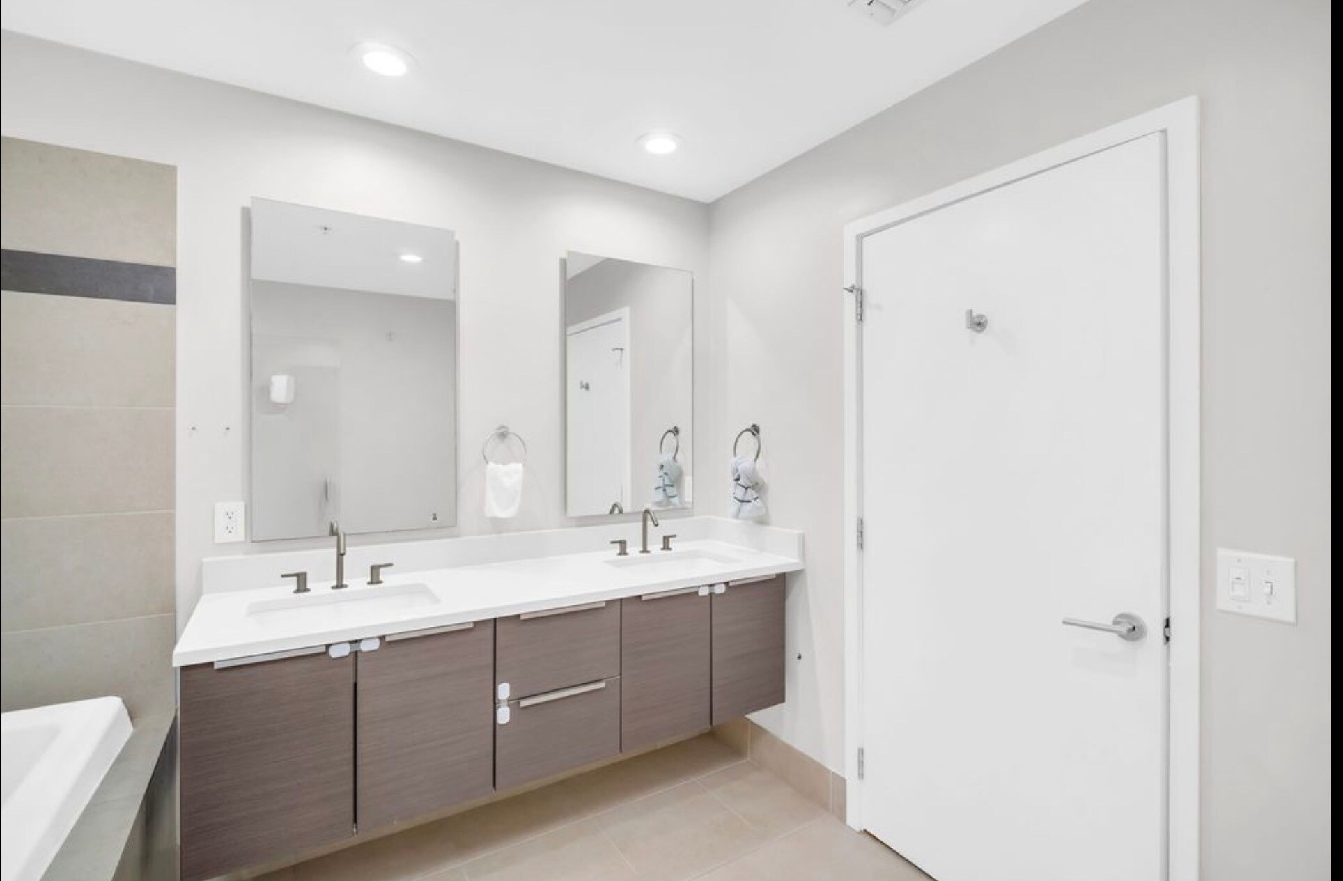 Primary Ensuite Bath - 175 1st St S