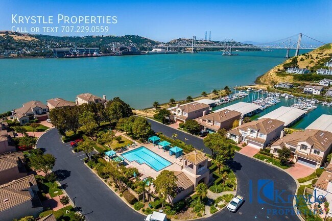 Building Photo - Luxurious Living in Gated Villa Del Mar Co...