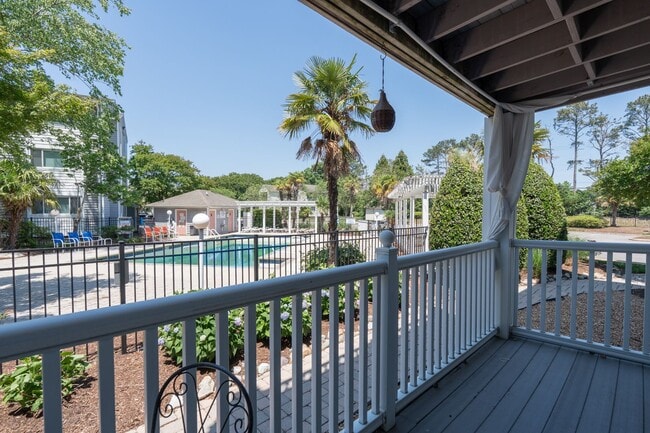 Building Photo - MOVE IN READY 2-bedroom in Virginia Beach!