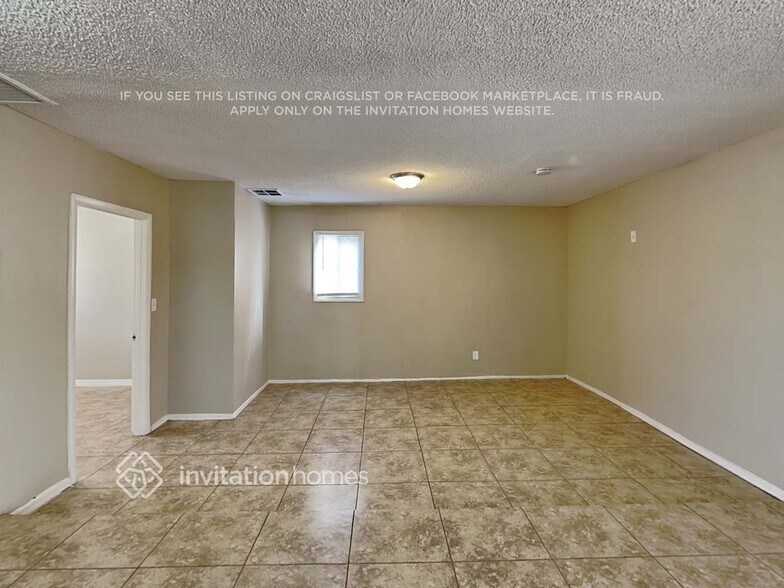Building Photo - 8527 W Vale Dr