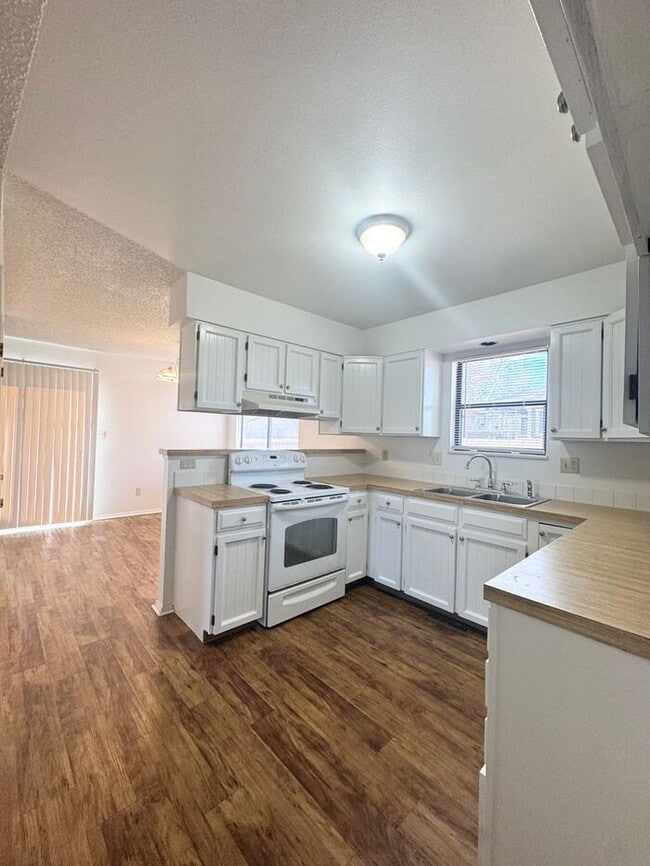 Building Photo - 3 Bedroom Single Family Home in SW Loveland.