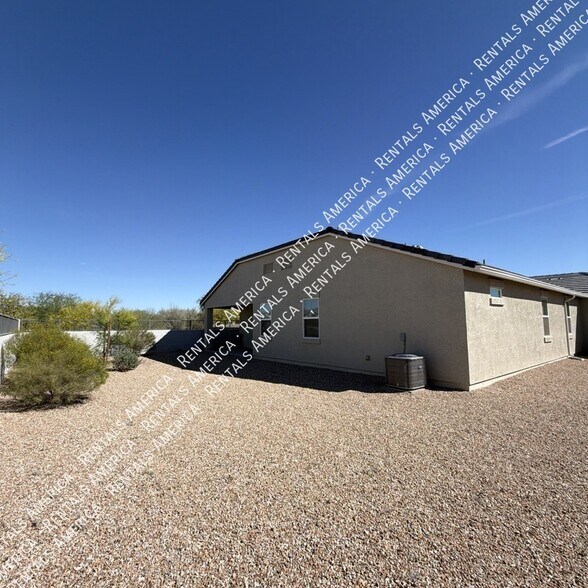 Building Photo - 1038 W Castle Ct