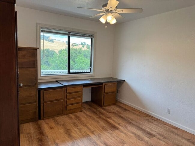 Building Photo - 3556 Mesa Verdes Dr