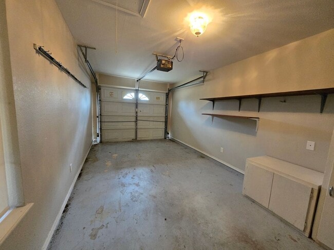 Building Photo - COZY 2BD/1.5BTH/1GAR home in Harlingen at an affordable price!