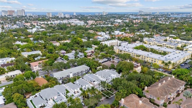 Building Photo - 218 NE 15th Ave