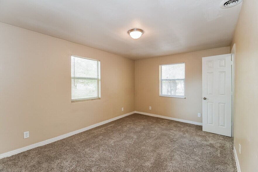Building Photo - 3041 Detroit Cir N