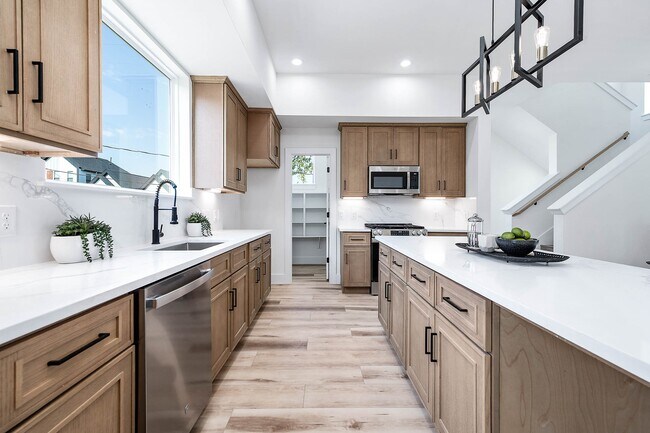 Building Photo - 3201 St Emanuel St