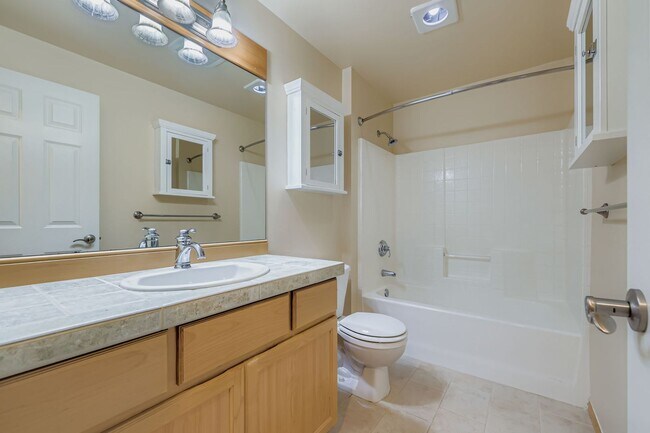 Building Photo - 4Bd/3.5Ba Sammamish House