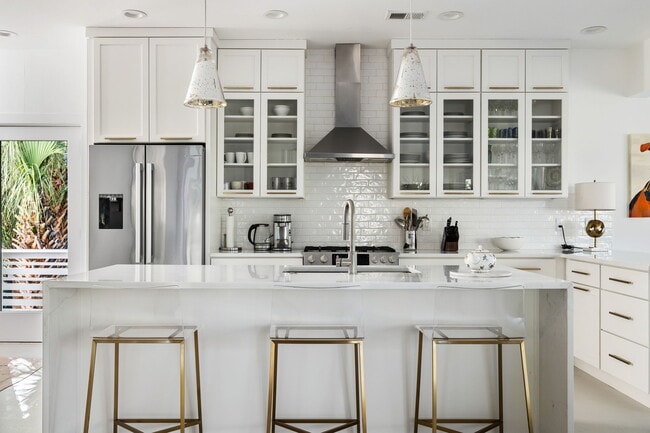 Building Photo - 508 E Huron Ave