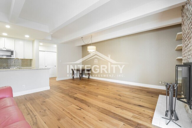 Building Photo - 1365 Columbine St