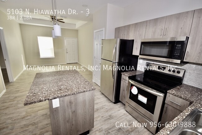 Building Photo - 5103 N Hiawatha Dr