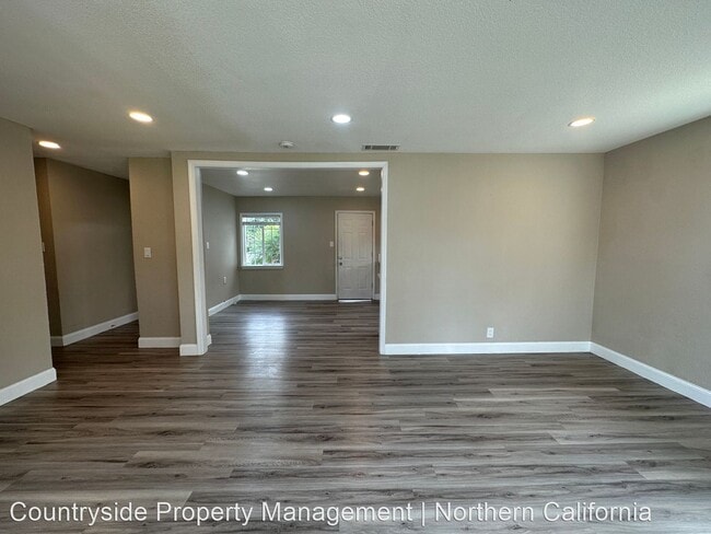 Building Photo - 3 br, 2 bath House - 2201 Eicher Ave