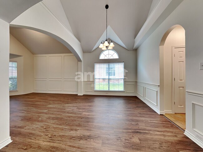 Building Photo - 222 Paradise Way