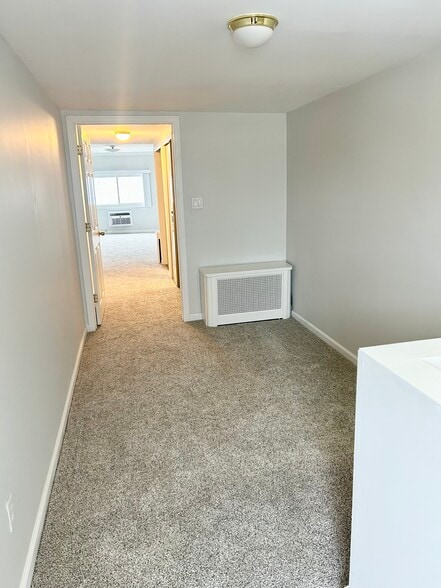 Den/Foyer to Master BR - 10 Devon Ter