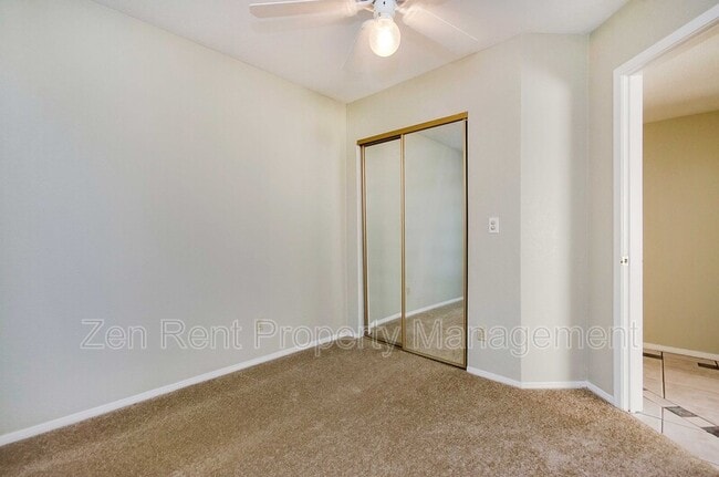 Building Photo - 5802 E Enrose St